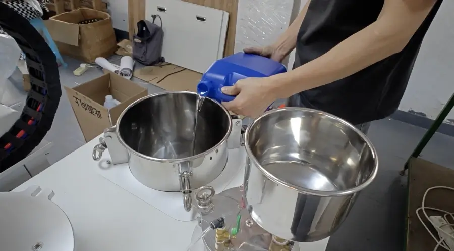 fill glue in the tank