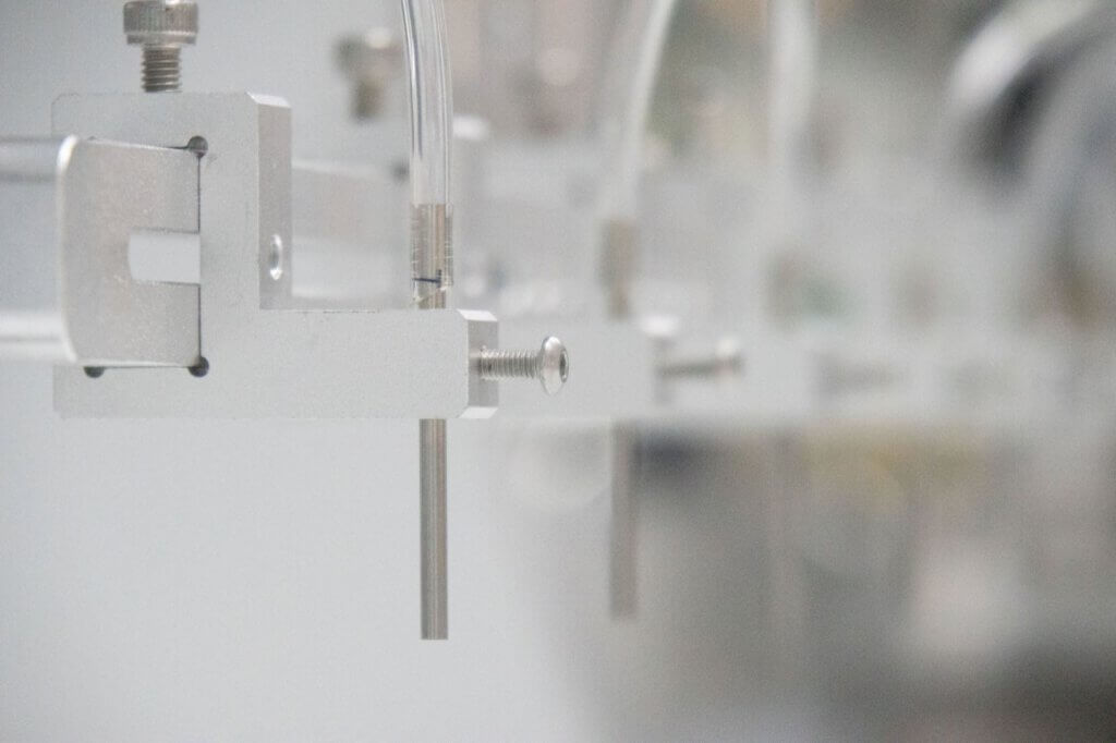 adjustable resin dispensing nozzle holder close up