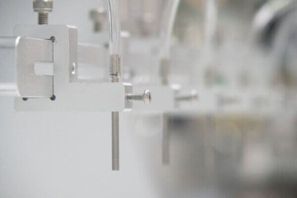 adjustable resin dispensing nozzle holder close up