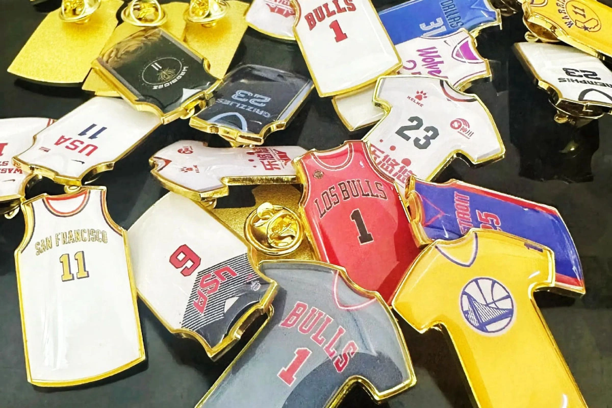 树脂滴胶礼品标签和嵌件特写