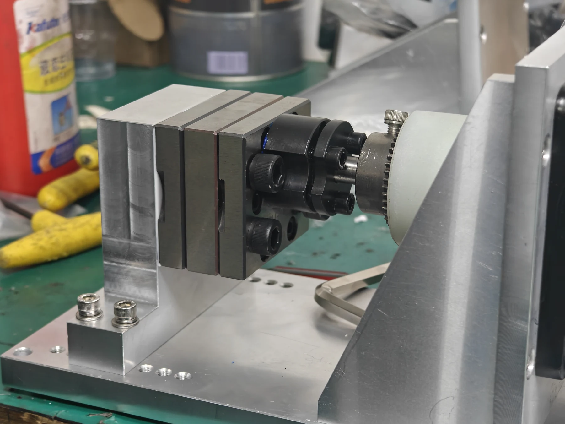 Gear-pump assembly for PJ180 two-component resin metering